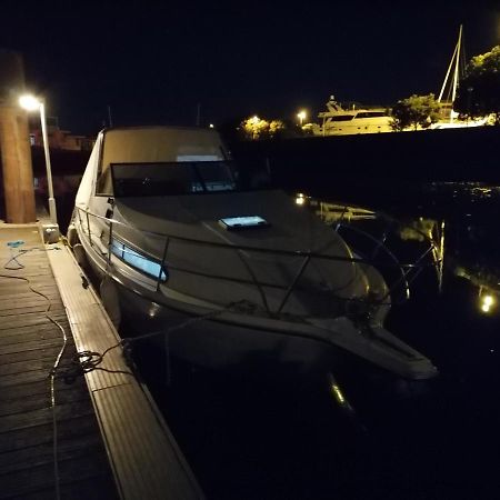Sejour Insolite Sur Un Yacht. Bateau Hotel A Quai. La Rochelle  Ngoại thất bức ảnh