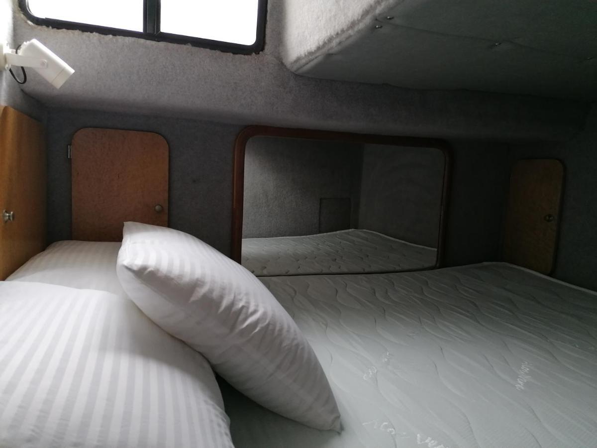 Sejour Insolite Sur Un Yacht. Bateau Hotel A Quai. La Rochelle  Ngoại thất bức ảnh