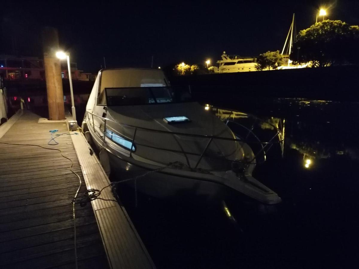 Sejour Insolite Sur Un Yacht. Bateau Hotel A Quai. La Rochelle  Ngoại thất bức ảnh